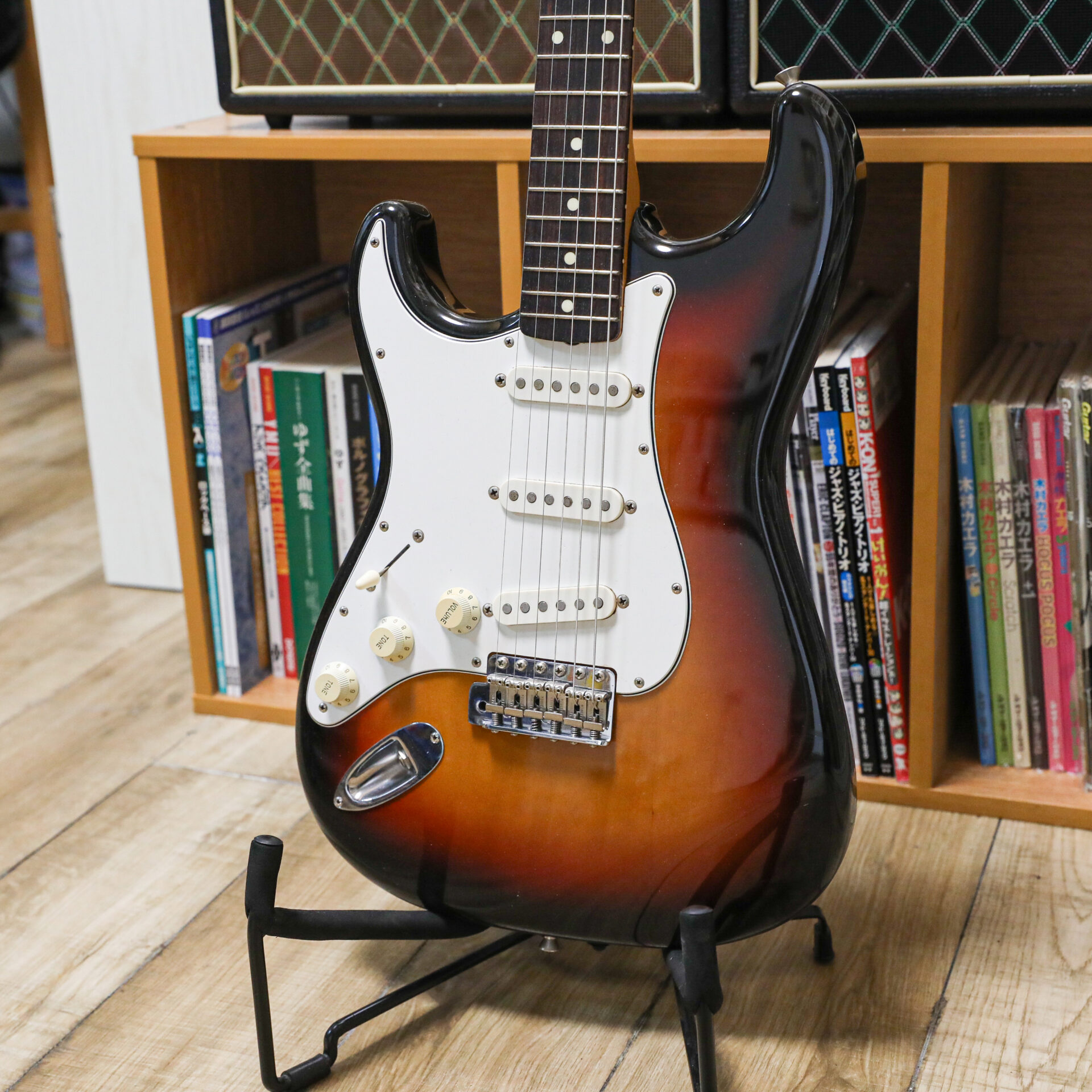 最終】 fender Japan stratocaster left レフティ st0151651_m.jpg
